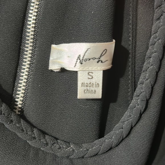 MUST HAVE BLACK TOP - Picture 5 of 6